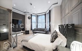 Hackney Suites - En-Suite Rooms & Amenities